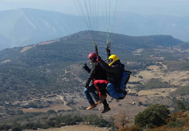 Viajando en tandem en parapente.JPG